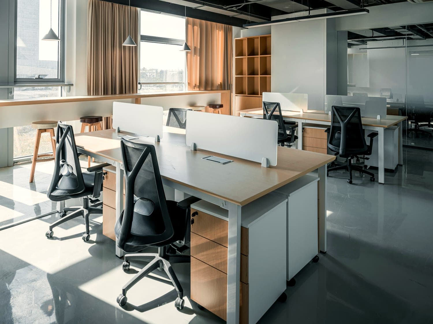 Bureaux et postes de travail lumineux